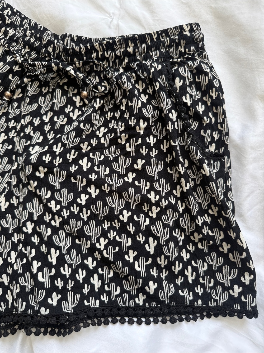 Angie Shorts Large Pull On Black White Cactus Print Pom Pom Trim Tie Waist - Picture 3 of 4